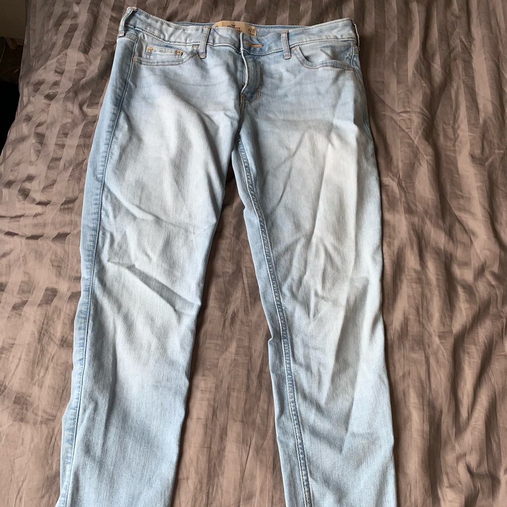 light wash hollister jeans🤍